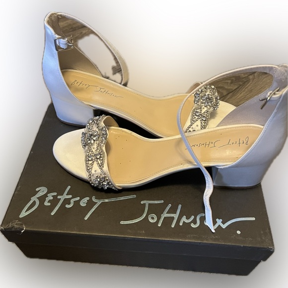 Blue by Betsy Johnson Mel Sandal Size 11 ivory - Picture 10 of 12